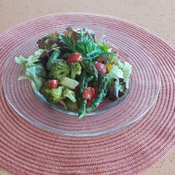 Rezept: Spargelsalat mit Löwenzahn-Essigcréation